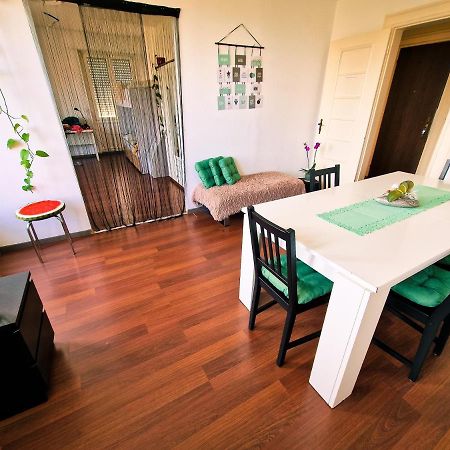Beautiful Aparment Next To The Border 4 Room 생루이 외부 사진
