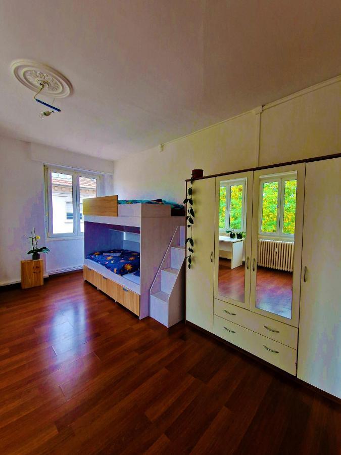 Beautiful Aparment Next To The Border 4 Room 생루이 외부 사진
