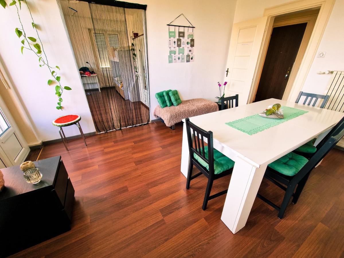 Beautiful Aparment Next To The Border 4 Room 생루이 외부 사진
